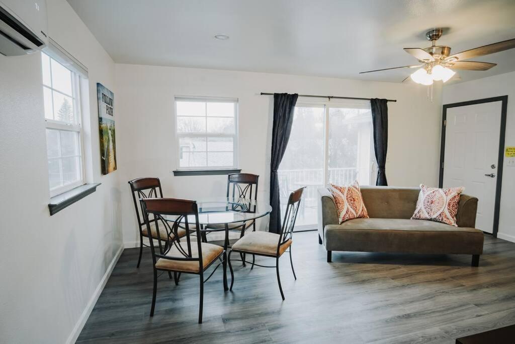 Gorgeous Upstairs Studio With Patio And Laundry Chico Exterior foto